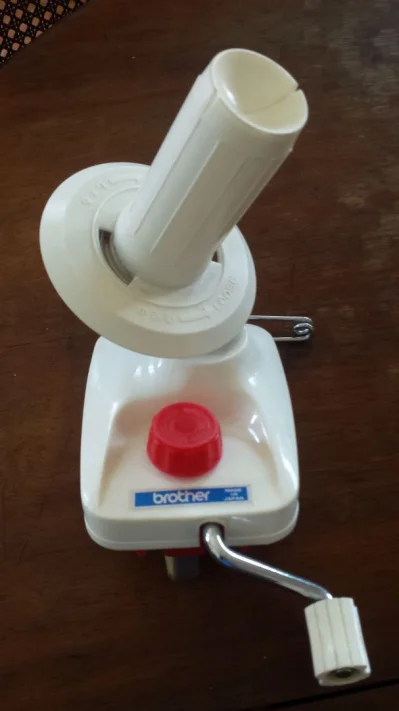 Enrolador de Linha ou Lã Brother