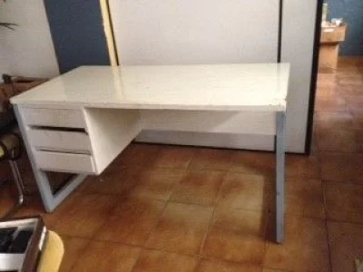 Escrivaninha em Bom Estado