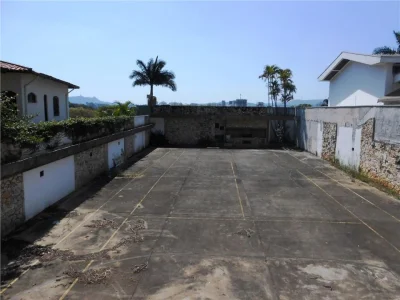 Localização Muito Privilegiada no Bairro Podendo-se Fazer Mu