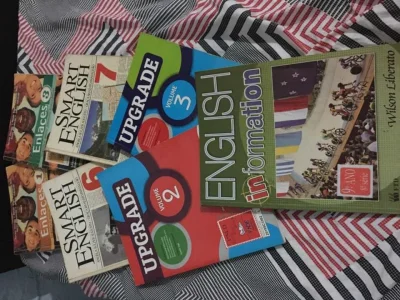 Livros de Espanhol e Inglês Seminovos