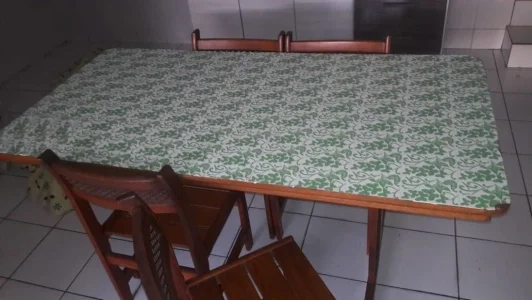 Mesa e 4 Cadeiras