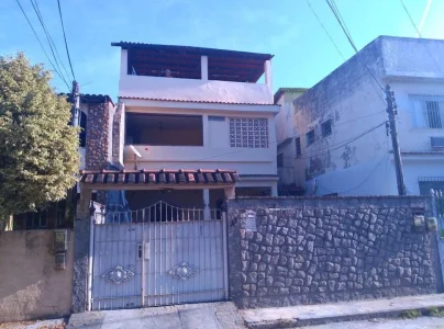 Camarão São Gonçalo RJ Casa Duplex com Terraço