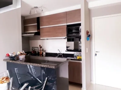 Apartamento à Venda no Capão Raso em Excelente Condomínio