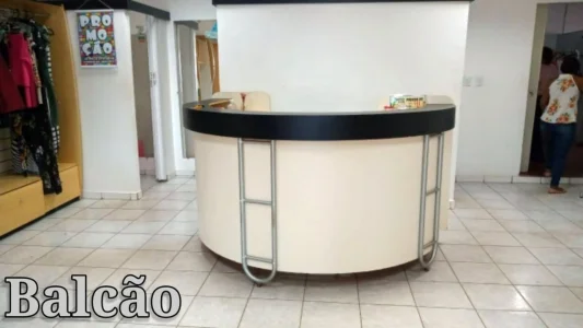 Vendo Móveis de Loja de Roupa
