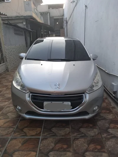 Peugeot 208 1.6 16v Griffe (flex) 2014
