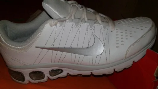 Tênis e Chinelo