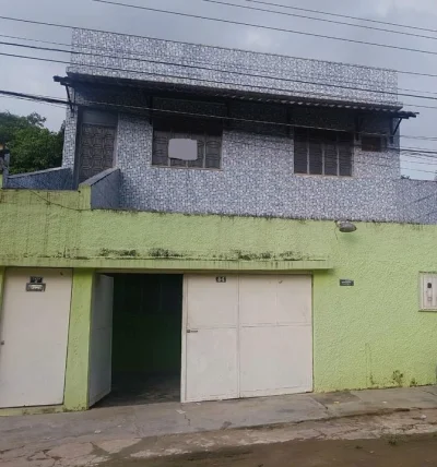 Sobrado com Duas Casas Excelentes e Independentes em Miguel Couto