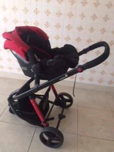 Carrinho com Bebê Conforto 3 Rodas