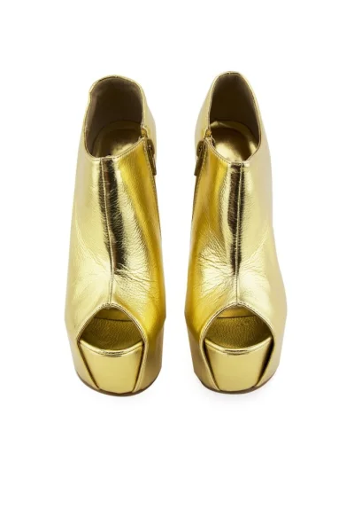 no Heel Dourado