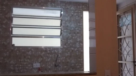 Aluga SE Casa Fundos 3 Cômodos