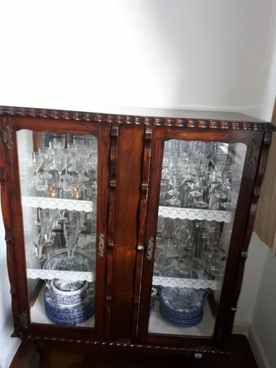 Cristaleira Estilo Antiga