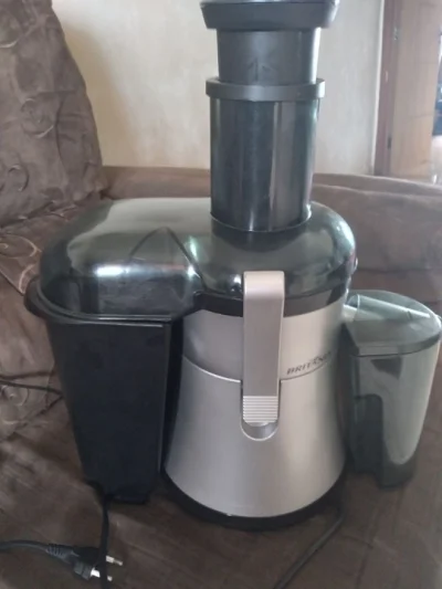 Centrífuga de Frutas Britânia Juice Turbo