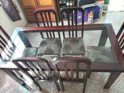 Mesa em Mogno com Blindex e Seis Cadeiras