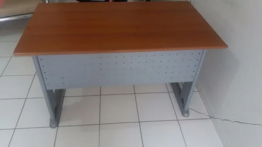 Vendo Mesa e Cadeiras