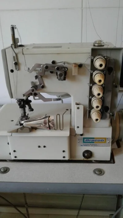 Máquina de Costura Galoneira