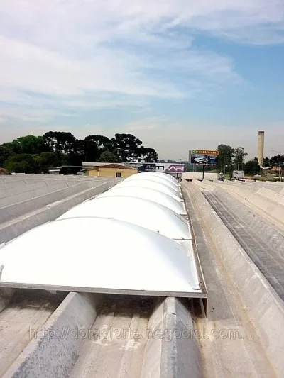 Domos de Policarbonato- LINHA DE LUZ para galpões, barracãos, shoppings, hospitais e hotéis