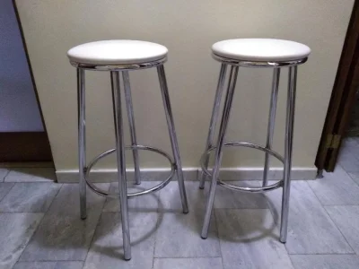 2 Bancos de Bar Brancos