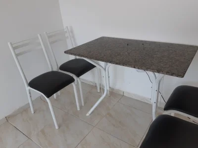 Mesa de Mármore C/4 Cadeiras