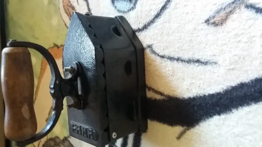Ferro de Passar Roupa a Carvão
