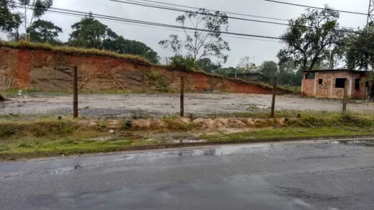 Terreno Limpo e Desempido para Locação