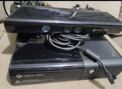 Vende.se Xbox360com 2 Controles, Kinect e 6 Jogos. Excelente Estado de