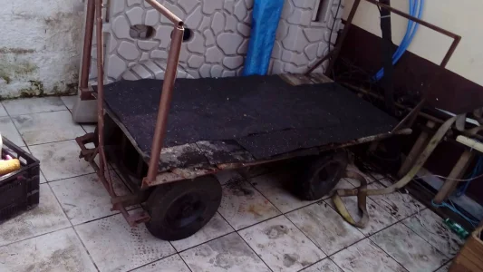Carrinho de 4 Rodas para Mesas e Cadeiras