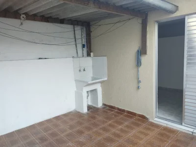 Alugo Casa