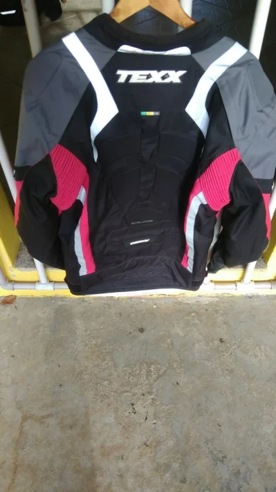 Capacete, Jaqueta e Capa de Chuva