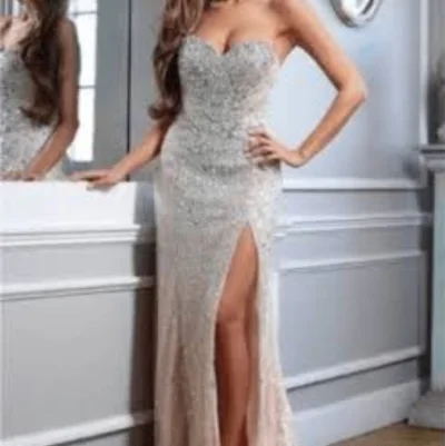 Vestido de Festa Longo Rosé Bordado com Pedrarias