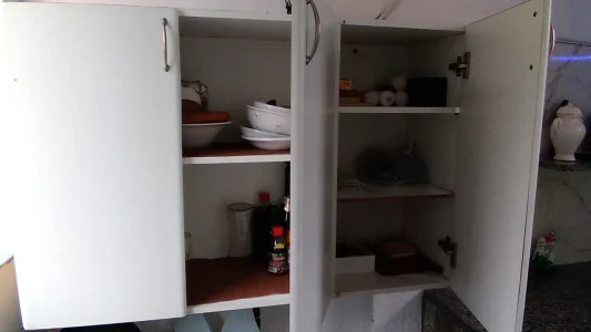 Três Armários de Madeira em Bom Estado