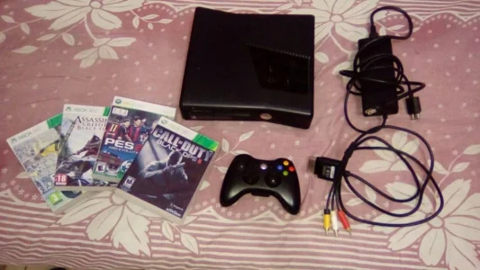 XBOX 360 Super Slim 4gb Desbloqueado, Barato Funcionando com 4 Jogos e 1 Controle,seminovo