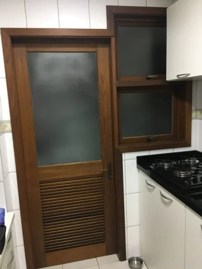 Porta Interna de Vidro com Janela Basculante