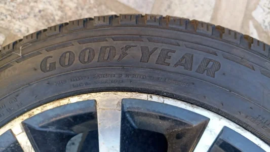 2 Rodas 17 com Pneus Goodyear