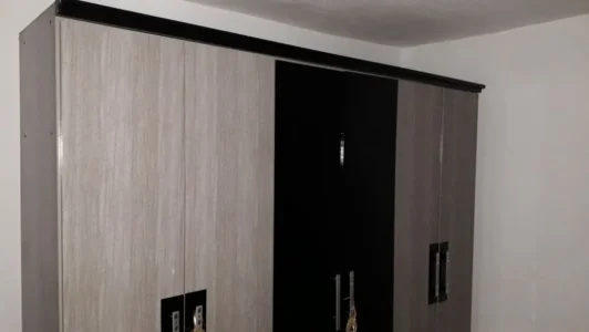 Guarda Roupas de Seis Portas