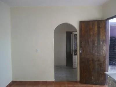Aluga -se Casa Térrea Valor 750,00