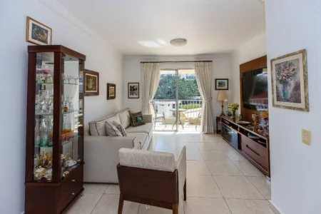 um Apartamento Muito Confortável no Campo Belo. Distante 18k
