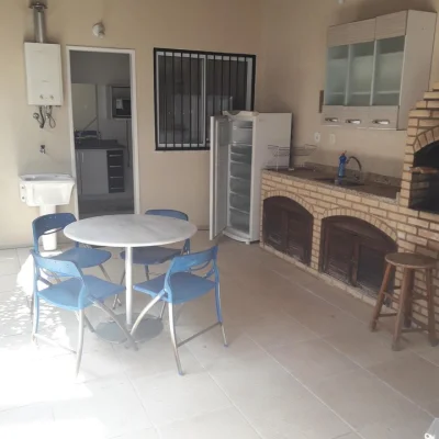 Vende SE Mesa com Tampo de Mármore e 4 Cadeiras