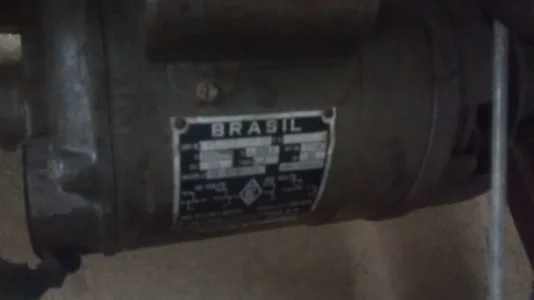 Máquina de Costura Reta e Overloque