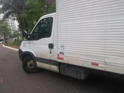 Vende SE Iveco Baú 2011 Km 159.000