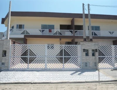 Vende Casa em Itanhaém com Garagem para 3 Carros!