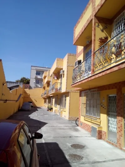 Excelente Casa Duplex em Condomínio Fechado em Cascadura/rj