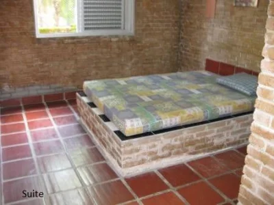 Praia de Enseada- Casa Duplex 385,82ms2 (iptu)- em Tijolo Aparente. Te