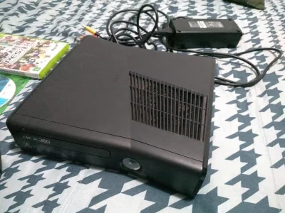 Vendo XBOX 360 - Desbloqueado