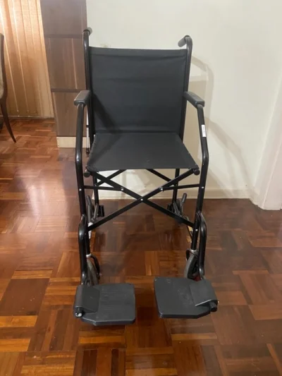 Cadeira de Rodas Simples