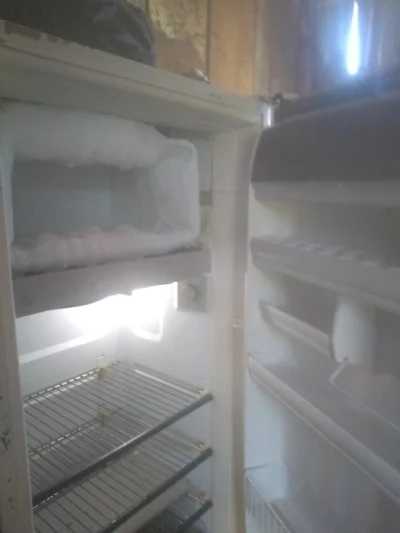 Geladeira e Caixa de Som