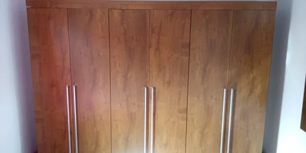 Guarda Roupas em Bom Estado