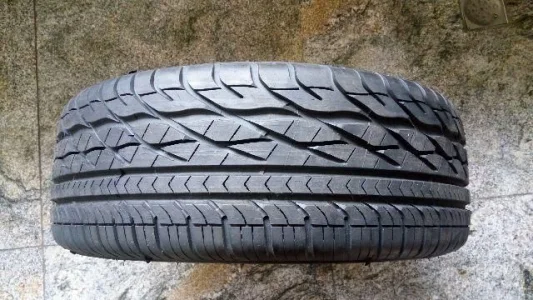 Roda com Pneu Goodyear 195/55 R15 Nova