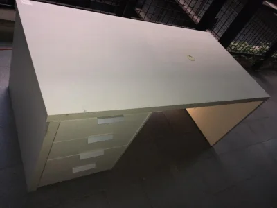 Mesa com Gaveta