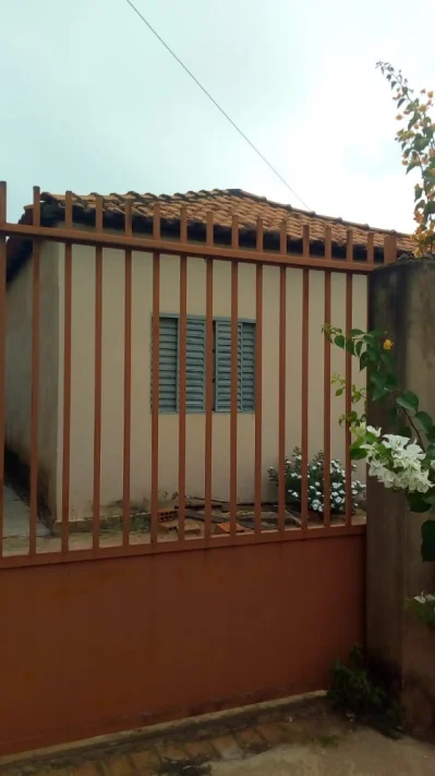 Vende- SE Casa com Escritura Serviria (vestia)