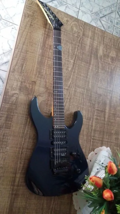 Guitarra Jackson + Pedaleira Zoom